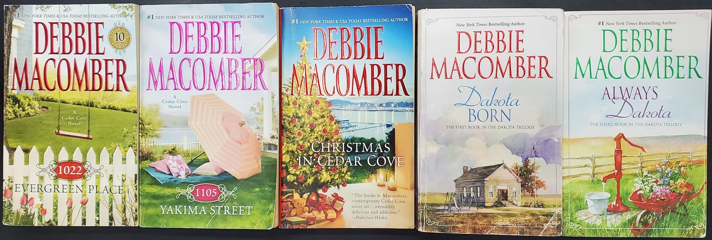 Debbie Macomber Bundle: Cedar Cove & Dakota (5 Books)