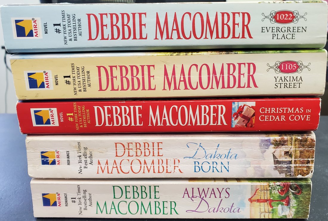 Debbie Macomber Bundle: Cedar Cove & Dakota (5 Books) - spines
